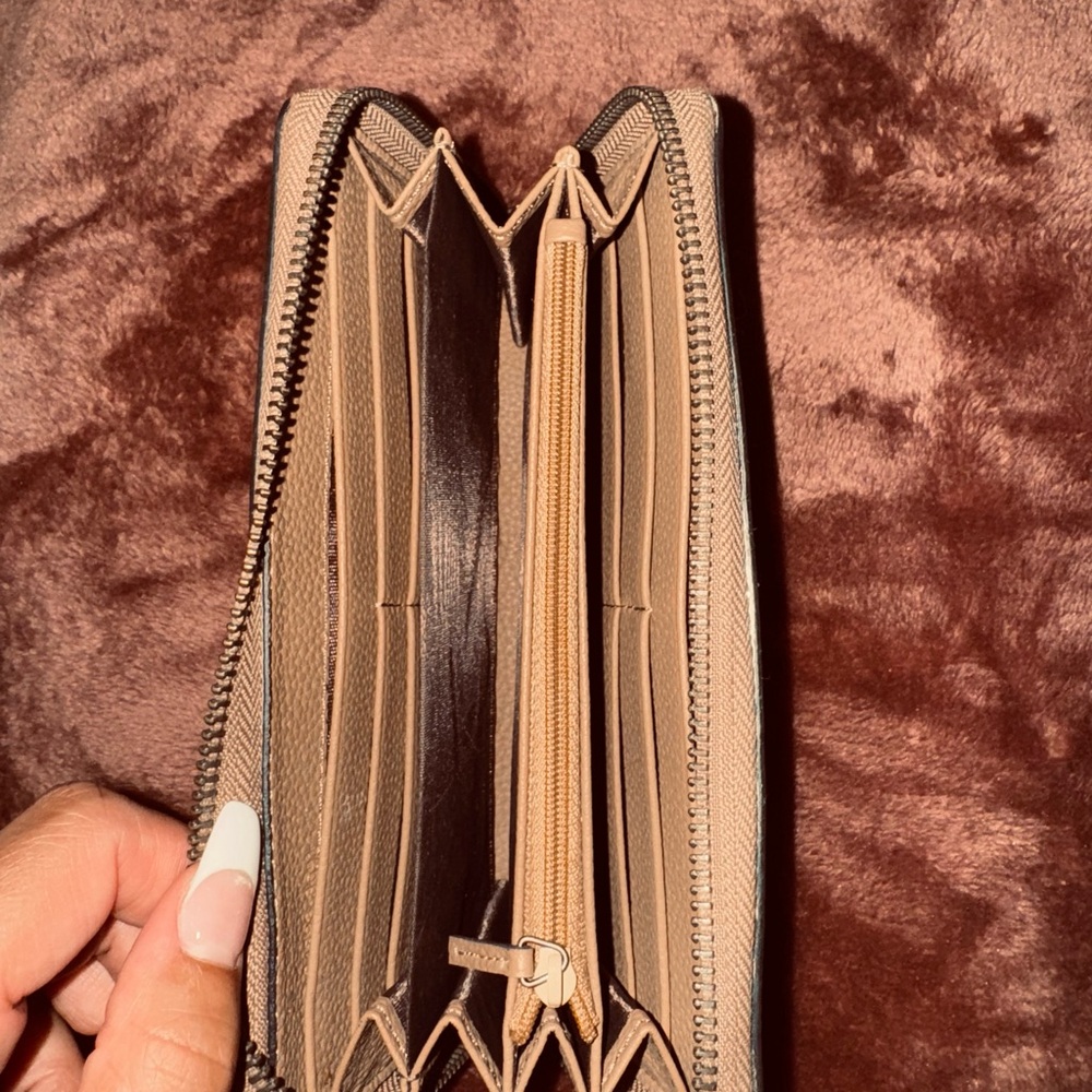 Wallet - Picture 3 of 4